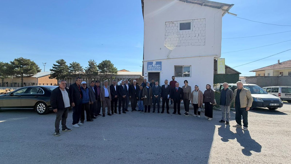 profdrorhanates's tweet photo. 📍 MALATYA / ARGUVAN
TÜRKİYE YÜZYILI BULUŞMALARI KAPSAMINDA ARGUVAN’DAYIZ!

İlçe Başkanımız Yılmaz Korkmaz ve kıymetli teşkilat mensubu dava arkadaşlarımızla bir araya gelerek değerlendirmelerde bulunduk.

Ardından esnafımızı ziyaret ederek hayırlı işler diledik, hemşehrilerimizle samimi sohbetler gerçekleştirdik. Hane ziyaretimizde ise hemşehrilerimizle gönül gönüle hasbihal ettik.

Bizim siyasetimiz; milletimizle iç içe olmak, gönüllere dokunmak ve her daim vatandaşımızın yanında olmaktır.

Program boyunca gösterdiği misafirperverlik ve ev sahipliği için İlçe Başkanımız Sayın Yılmaz Korkmaz’a ve emeği geçen tüm teşkilat mensubu dava arkadaşlarımıza teşekkür ediyorum.

Birliğimiz, beraberliğimiz daim olsun.🇹🇷