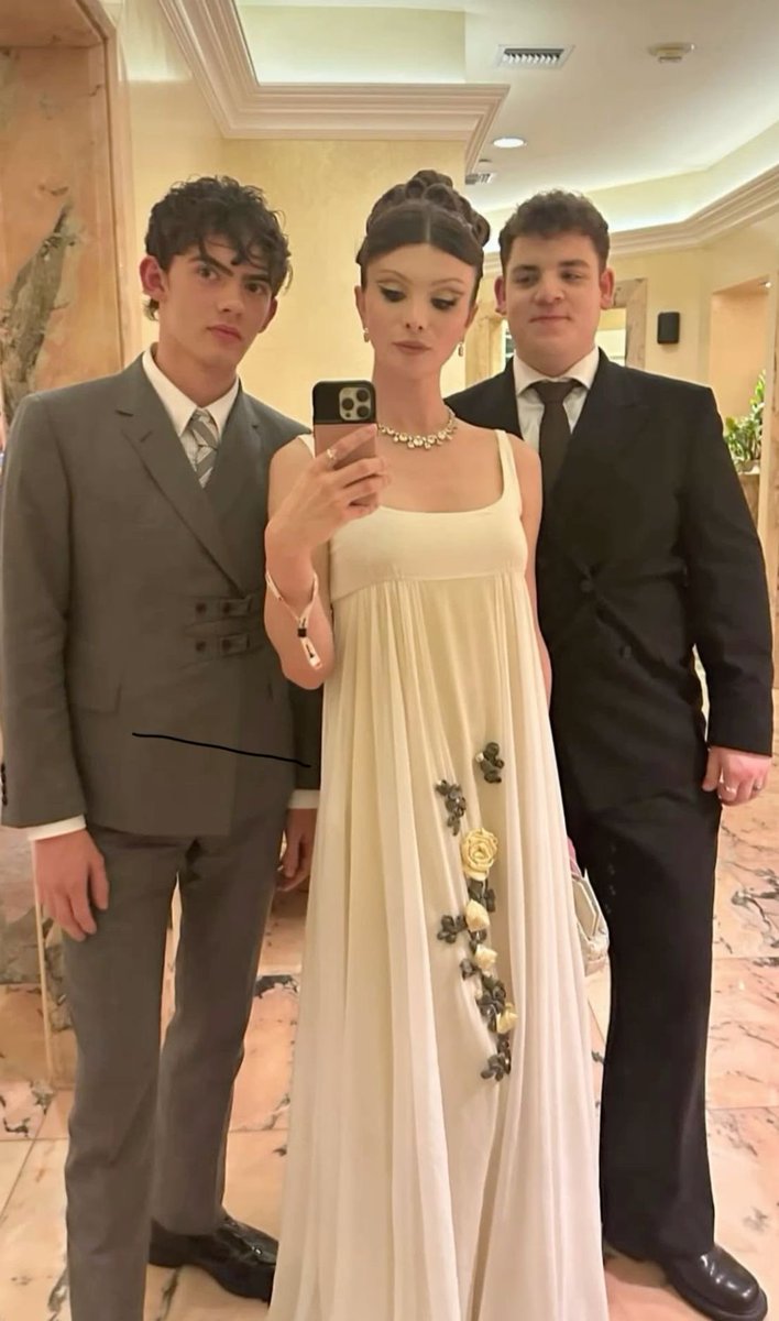 joekitcriss's tweet photo. are they going to be in the glee reboot and play the polyamorous couple? https://t.co/Hx6FGj9V2Z