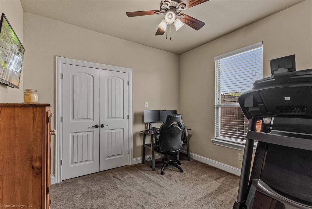 JaimeCantuReal's tweet photo. This $540K Murphy home pairs 2,652 sq. ft. with 4 beds, 3 baths, a home office, a 2-car garage, and a pool with a waterfall.

 https://t.co/84L7OvsgV7

#MurphyTX #DFWRealEstate https://t.co/MFgabHMmqQ