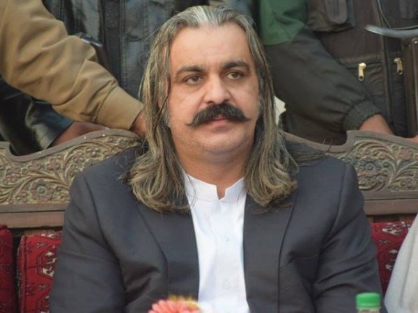 HayyanQuetta's tweet photo. پی ٹی آئی کی پارلیمانی سیاست میں گنڈا پور کی واپسی، مذاکراتی عمل میں صوبے کا نمائندہ نامزد کرنے کا فیصلہ

https://t.co/MbQY1rwUXl https://t.co/25GfZhxqKd