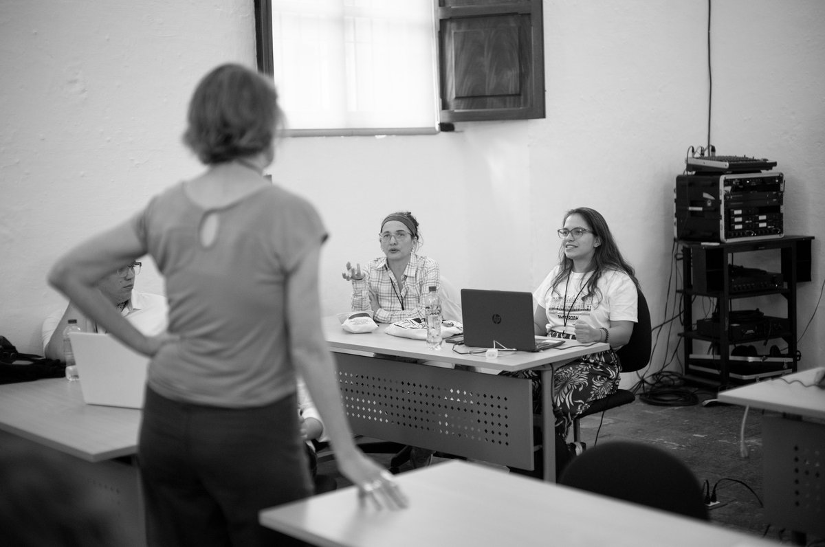 foroCAP's tweet photo. Así se despidió la 16.ª edición de #ForoCAP2026: entre talleres, pláticas de pasillo y una última noche para celebrar entre colegas. 📸✨ @_elfaro_ 
🧵 1/5 https://t.co/TDFJ17SxZ2
