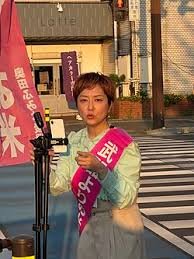 WfrtqlEI71tDvc5's tweet photo. れいわ　奥田ふみよ

たすき22万　←　どんな高級たすきだよ
バッグ　　←　意味不明
衣装　　　←　私物やないか
美容院　　←　税金で髪染めて切るな
スタンドミラー　←　は？

これを政治活動費として贅沢三昧してるけど業務上横領にならんの？

左翼はモラルない奴が多すぎる。 https://t.co/wftsK6XPQ3