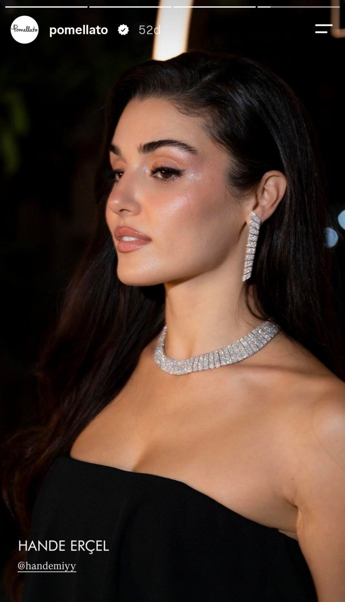 DailyHandeErcel's tweet photo. Pomellato'nun #HandeErçel paylaşımları.🌟

"Pomellato, Dubai���deki Isola Space’te, Milano’ya özgü kuyumculuk mirasını çağdaş tasarımla buluşturdu. Pomellato büyükelçisi Hande Erçel ile iş birliği içinde kurgulanan, zanaatkarlığa övgü niteliğindeki bir kutlama."💎🥂 https://t.co/jBryEuYY5V