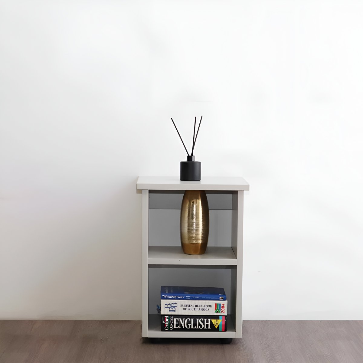 BuildSaverSA's tweet photo. View the selection of bedside pedestals at our Takealot store.

https://t.co/mM2VehMUjC

Ideal for phone charging stations, bedside lamps, décor, and essentials. 

Options available in Folkstone Grey, Washed Shale, Elegant White, Aged Stone, Coimbra, and Mahogany. https://t.co/FLciLQg8dG