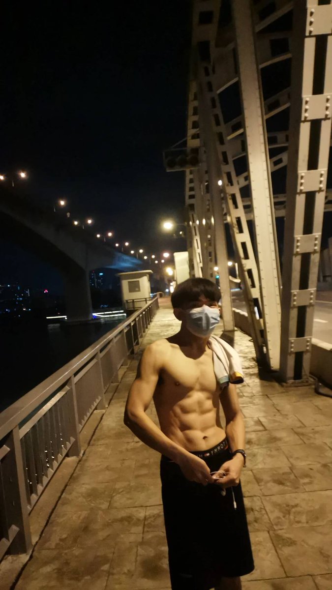 Panapatt_'s tweet photo. บนสะพานอากาศดีนะครับเธอ🏃🏃 https://t.co/kzXwA0XgzX
