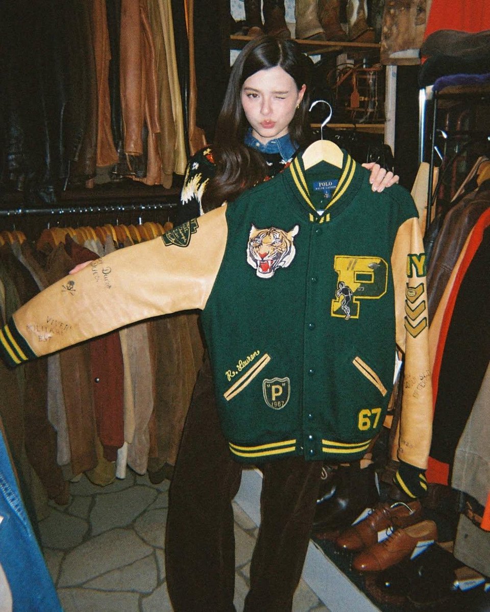 becky_support_'s tweet photo. Becky’s weekend in Tokyo kicks off with finding her vintage Polo look and a stop at Ralph’s Coffee ahead of Polo Fest.

📸 Ralph Lauren threads post

#PoloFestxBecky #PoloFest
#RalphLauren 
#beckysangels #BeckyArmstrong
#BeckyEntertainment https://t.co/dAMQMDxlum