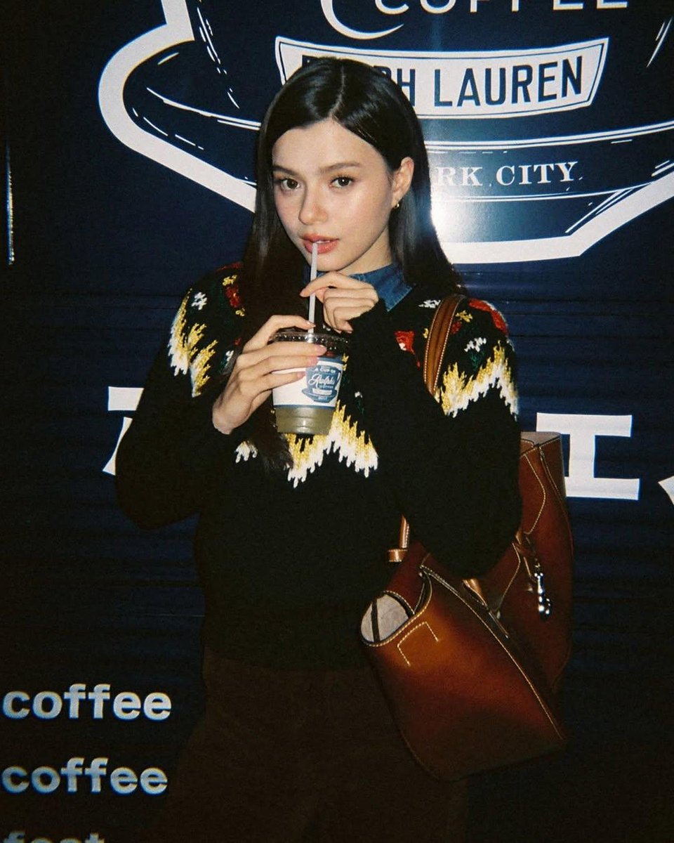 becky_support_'s tweet photo. Becky’s weekend in Tokyo kicks off with finding her vintage Polo look and a stop at Ralph’s Coffee ahead of Polo Fest.

📸 Ralph Lauren threads post

#PoloFestxBecky #PoloFest
#RalphLauren 
#beckysangels #BeckyArmstrong
#BeckyEntertainment https://t.co/dAMQMDxlum