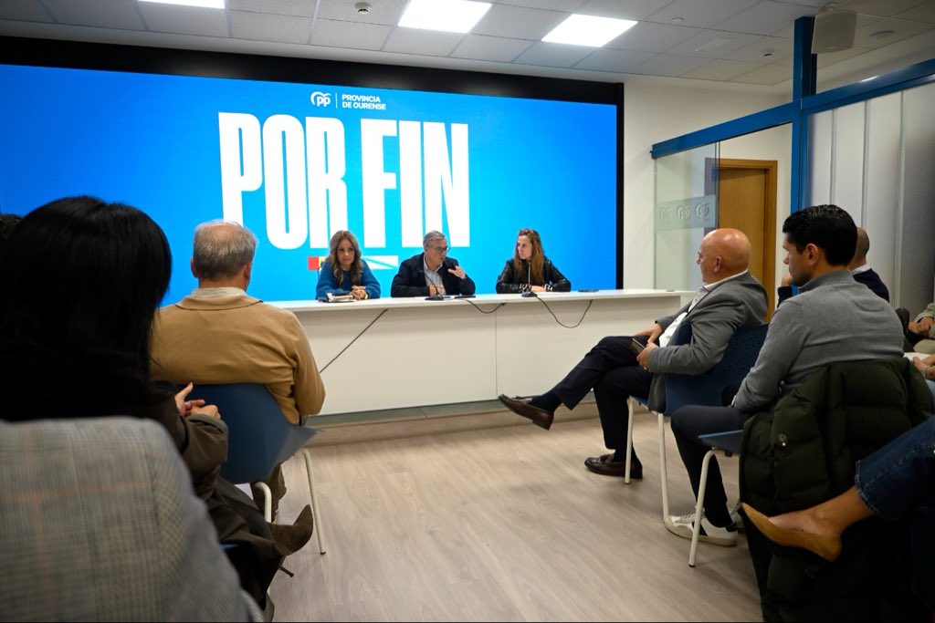 PPdeOU's tweet photo. Xa está constituído o noso comité de campaña para o #29N! 💙

Comezamos con máis forza, orgullo e ilusión ca nunca.

A traballar sen descanso para que a provincia de Ourense non lle falle a Alberto Núñez Feijóo!

Porque Ourense cumprirá para que España gañe. 🚀 https://t.co/RCVjAzor1L