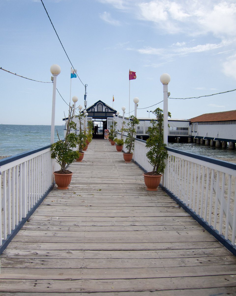 ThomasFergusEA's tweet photo. Changing rooms on stilts.

That's what the old wooden balnearios in Los Alcázares were. Walk out over the Mar Menor, change in the hut, step straight into the water.

Now it's where the whole town drifts at sunset.

#LosAlcazares #MarMenor #CostaCalida #LivingInSpain https://t.co/gCCaf0rYgM
