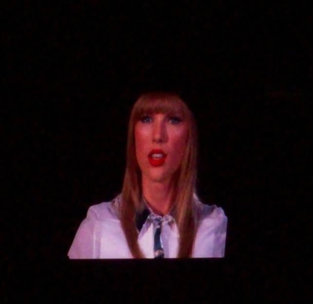 nothingsafex's tweet photo. Can’t believe it’s been 14 years since my fave Taylor album❤️ #14YearsofRed https://t.co/iO75gIvca3