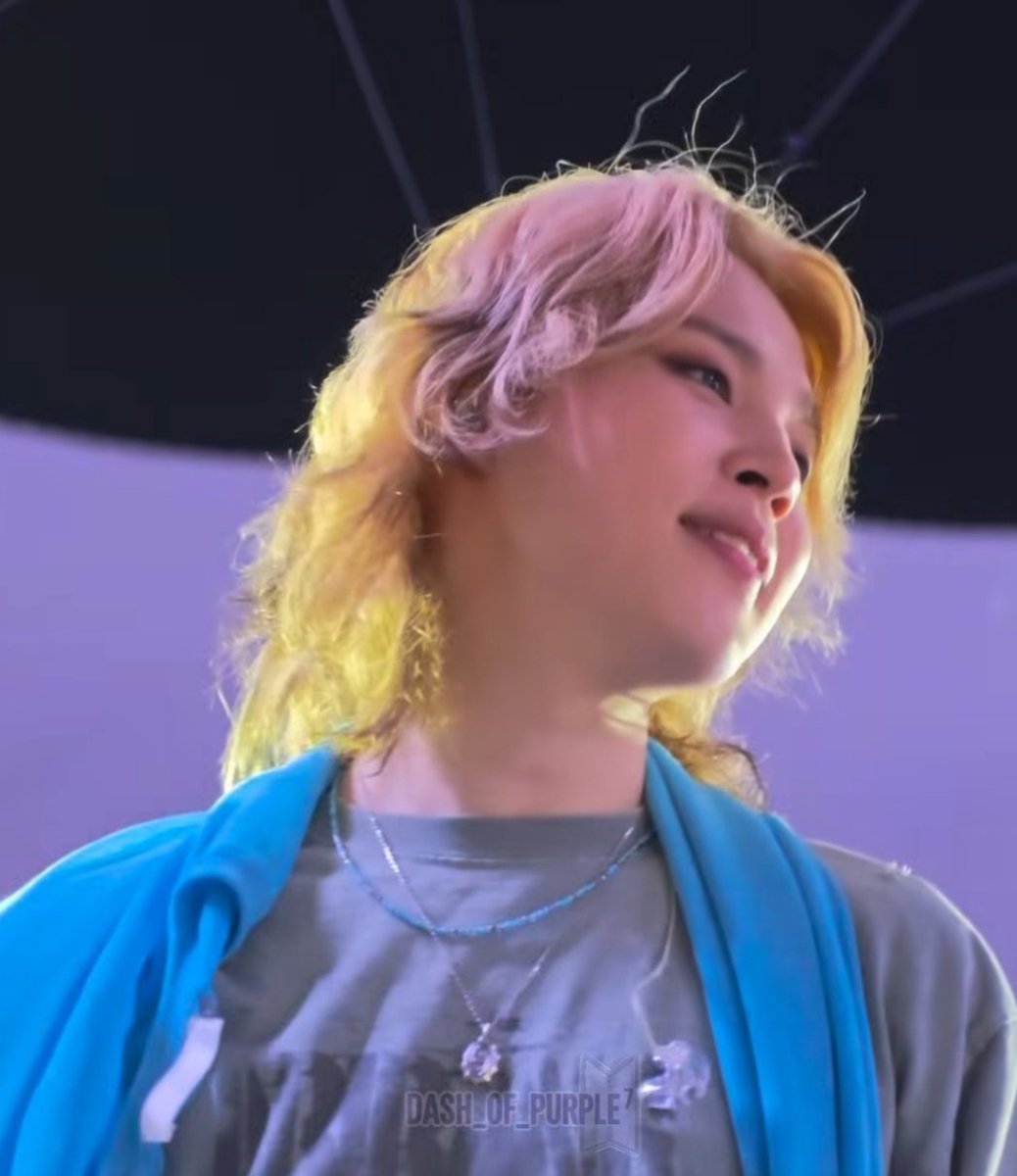 mikrchan's tweet photo. ESTA FOTO DE JIMIN el es literalmente la bandera Argentina https://t.co/DBEBsnqBBr