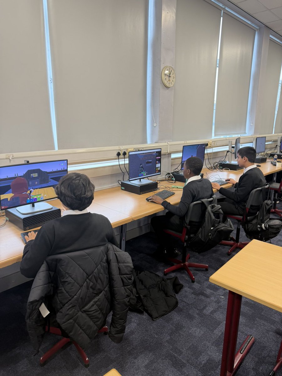 MissRBused1's tweet photo. 🎮💻 Friday fun at Computing Games Club!

A great way for S1 pupils to relax, socialise and develop their digital skills while enjoying some friendly competition! 🕹️

#Computing #GamesClub #FridayFun https://t.co/t5mtlLqpjl