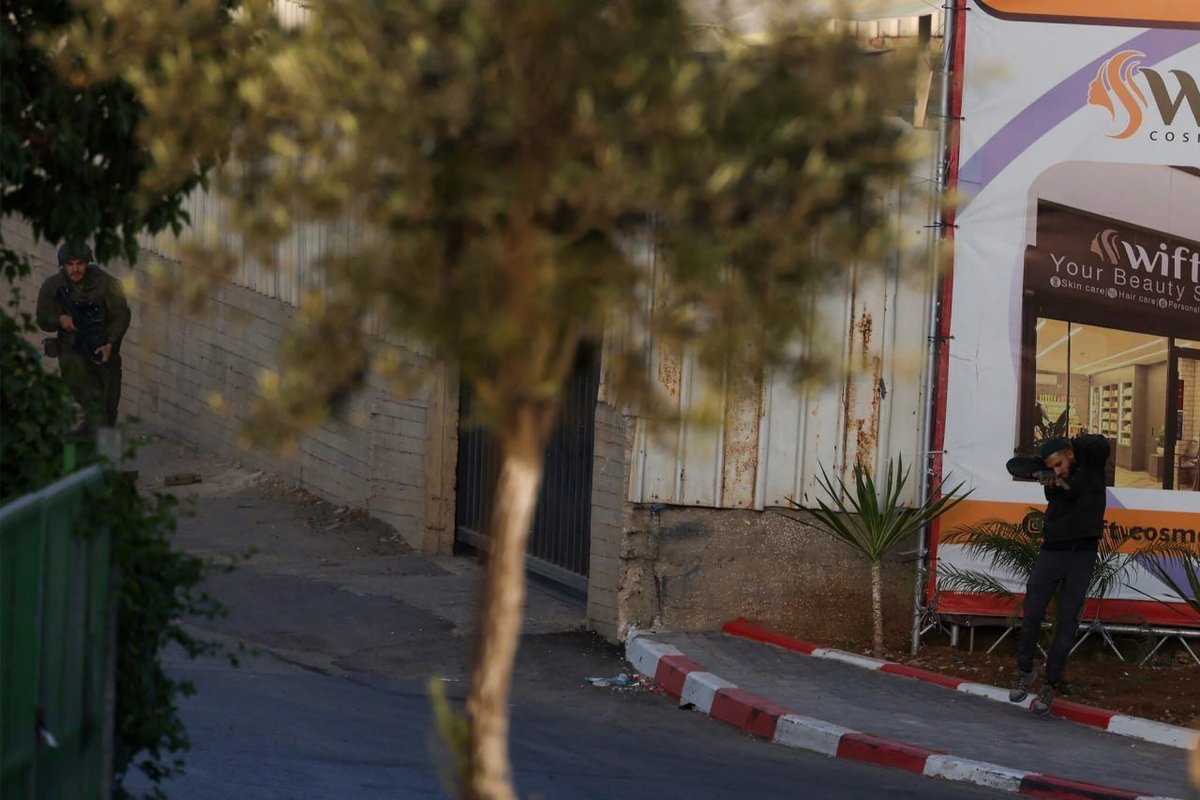 DocumentIsrael's tweet photo. AFP photos of the attack

IDF is investigating if AFP had priot knowledge of this attack as what are the odds that an AFP photographer was at that location at that time https://t.co/9ItCO0FmoT