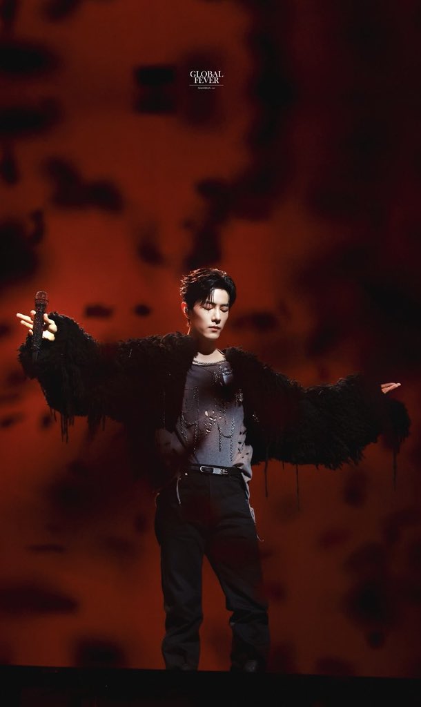 Elizabethswwann's tweet photo. Hello xiao zhan or should i say welcome back yiling laozu with your new golden core ♥️ https://t.co/aPsFUTyCPv