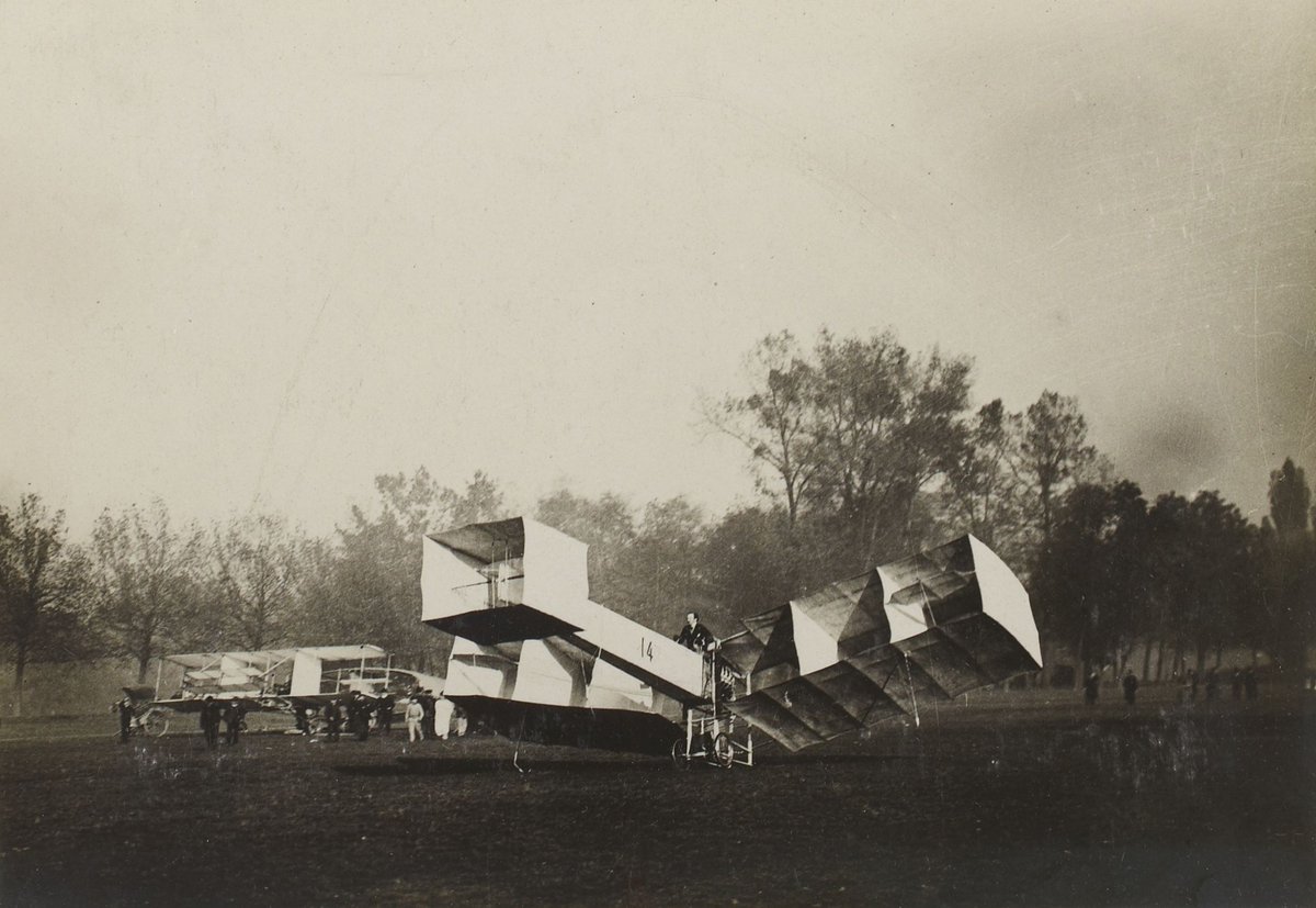 X_OnThisDay's tweet photo. On this day in 1906, a Brazilian pilot stood in a wicker basket and flew a plane made of bamboo and Japanese silk over a Paris park. Alberto Santos-Dumont's 14-bis went over 50 metres, 3 to 5 metres up, as a crowd watched. #OnThisDay https://t.co/yGQPMzXcxB