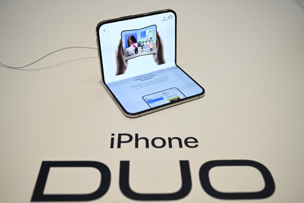 Taiwan_News_Ch's tweet photo. 蘋果摺疊iPhone Duo上市　預購��不應求、早期評測評價兩極
#蘋果 #iPhoneduo #折疊手機
https://t.co/yq6K87L20F https://t.co/4y78ovD4xm