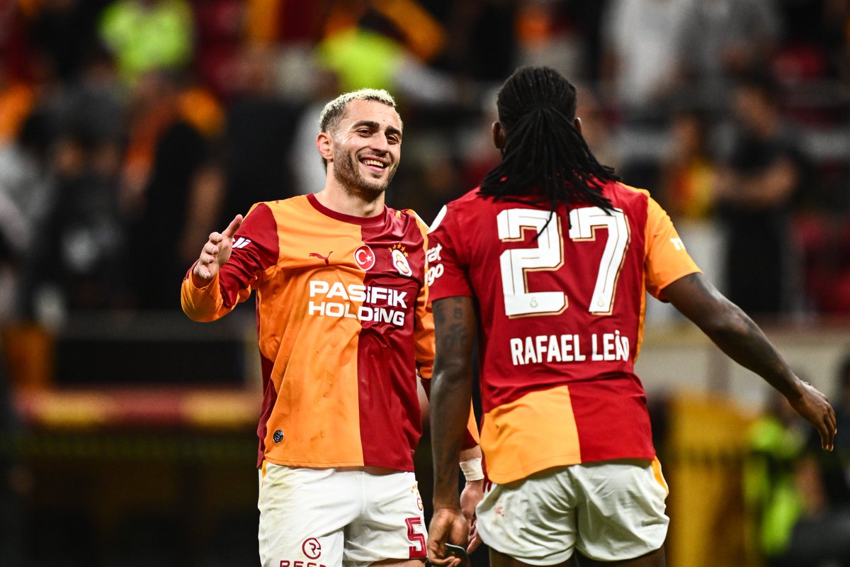 webaslan's tweet photo. 🚨Galatasaray’da derbi hazırlıkları başladı! Lille maçının ardından aşil tendonunda ağrı hisseden Barış Alper Yılmaz, antrenmana çıktı. Leao ise günü düz koşu yaparak geçirdi. [Nevzat Dindar] https://t.co/Lf91WCJN1T