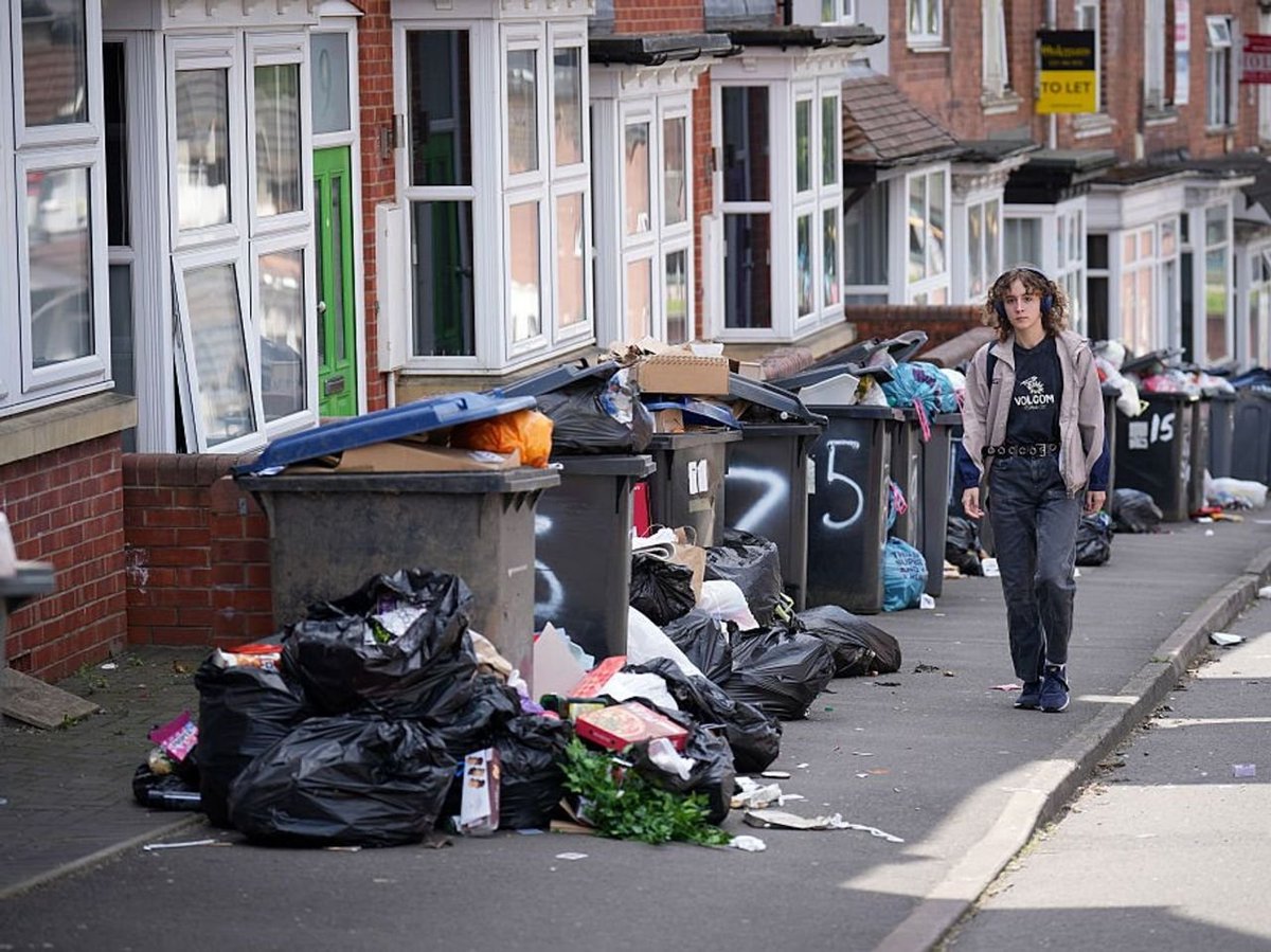 TRobinsonNewEra's tweet photo. Birmingham City Council announced bin collections would move from weekly to fortnightly, except "refugees".

Following online backlash, Councillor Harris Khaliq, the cabinet member for city operations, confirmed that the report was a mistake and insisted it's not a final draft.

Absolute joke.