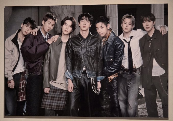AToZ_BTS_'s tweet photo. These kings deserve all the love, support &amp; kindness in this world 🫶🙌🫶

I'm never holding myself back from giving them my everything #ARIASBTS 🌺 https://t.co/wBef7z7emj