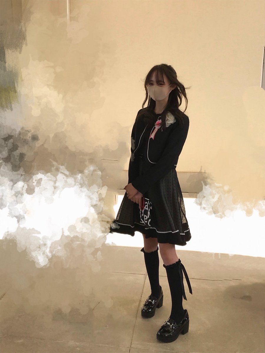 iLiFE_wakaba's tweet photo. 小学校の卒業式 🎓 今より大人っぽいかも https://t.co/bp65N8L2sA