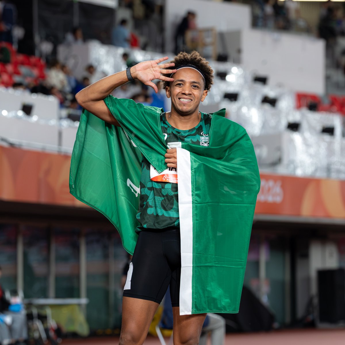 TeamSaudi's tweet photo. مثل الصقر أعانق نجوم السماء ، ولا أرضى بأقل من العلوّ 🦅🇸🇦

الذهبي نايف المسرحي حطم الرقم القياسي لبارالمبية الآسياد وحلق بالذهب 🥇

#فريق_السعودية | #نشجعك 💚 https://t.co/P8VAVBSB7M