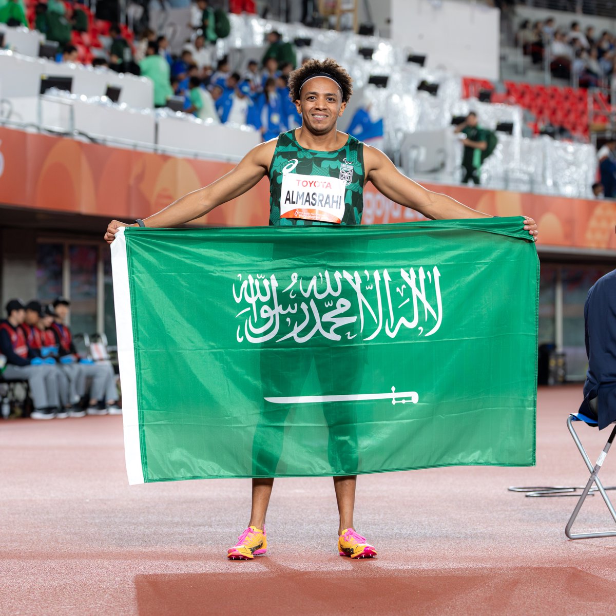 TeamSaudi's tweet photo. مثل الصقر أعانق نجوم السماء ، ولا أرضى بأقل من العلوّ 🦅🇸🇦

الذهبي نايف المسرحي حطم الرقم القياسي لبارالمبية الآسياد وحلق بالذهب 🥇

#فريق_السعودية | #نشجعك 💚 https://t.co/P8VAVBSB7M