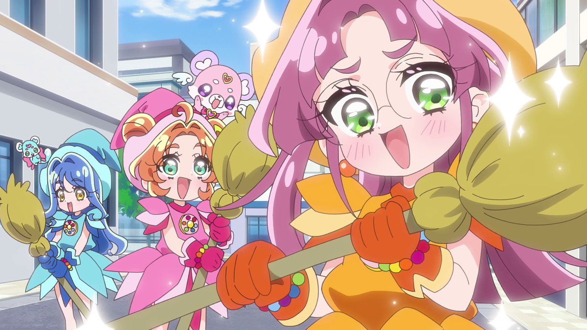 denfaminicogame's tweet photo. 「名探偵プリキュア！×おジャ魔女どれみ」コラボ回は明日放送！ハロウィンで魔女見習いに仮装する先行カット解禁
https://t.co/vCMauZRRn3

“1999年”同士によるMAHOのような光景。悪魔級にキュートな通常の仮装も披露する。絵コンテ担当は「篠原花奈（ハナちゃん）」「重矢葉月（はづき）」で粋な布陣 https://t.co/tzKUMYjt2u