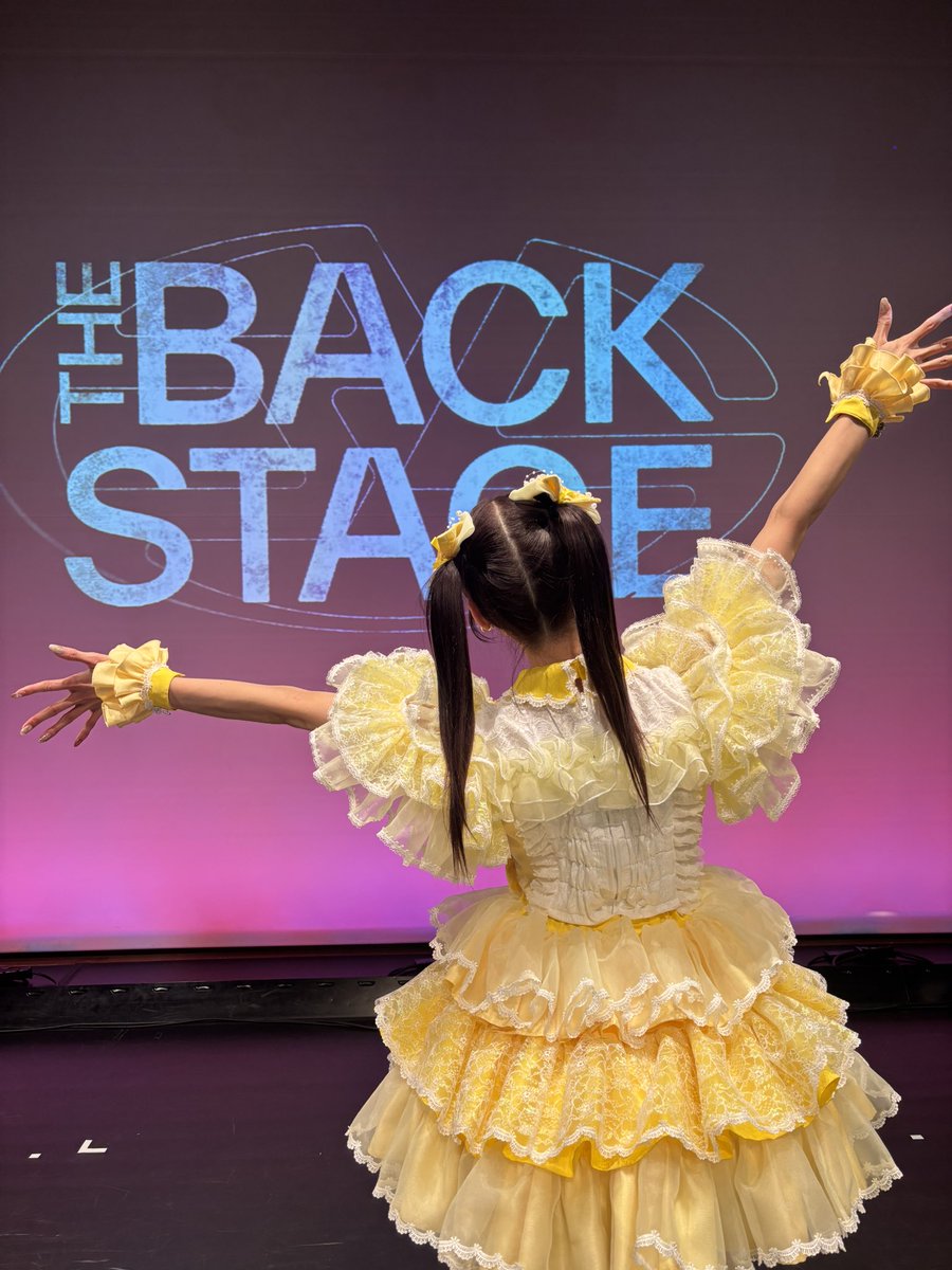 mimi_scramble's tweet photo. アイドルの“本番前の楽屋”を描く
　　　　 朗読劇×ライブ

　　═　THE BACKSTAGE　═
　- アイドルフェス開演60分前 -

観に来てくださった皆様、ありがとうございました☺️✨

「PRiSMATiC」のイエロー担当💛 九条ひまりでした！ひまりとして過ごす中で、学ぶことが本当にたくさんありました！メンバーそれぞれのアイドルとしての考え方やあり方に触れたり、いろんな気持ちと向き合ったり、たくさん考える時間があって、自分自身も一歩成長できた気がします！！

この舞台で得たものを、これからにも繋げていきたいです🌼

明日、ひまり役は白浜あやさんにバトンタッチです🤝12:00〜と、17:00〜公演があるのでみなさんぜひ劇場にお越しくださいっ🪄

🎫 https://t.co/nWcMDhhxjF

#バクステ60