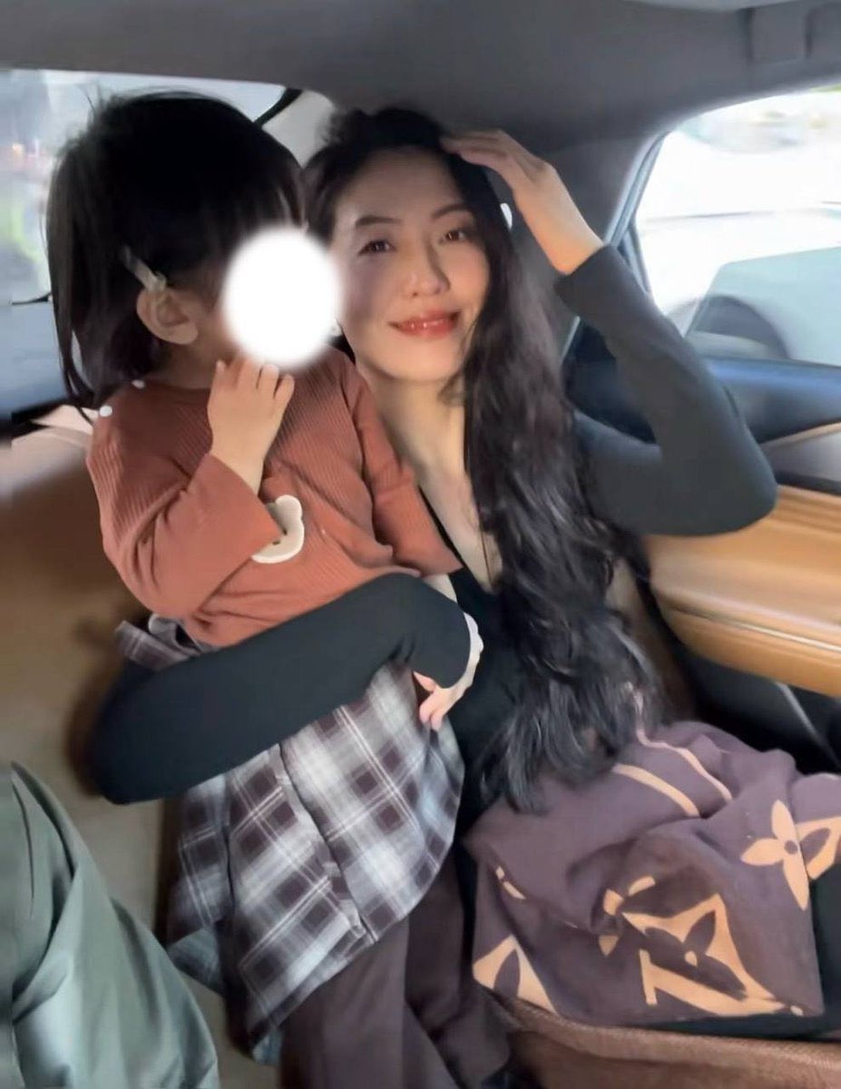tracey14zu6's tweet photo. 第一次发照片 有点紧张    

本人90后已婚人妻    

希望在这 认识更多朋友 https://t.co/3lQXDPyrzV