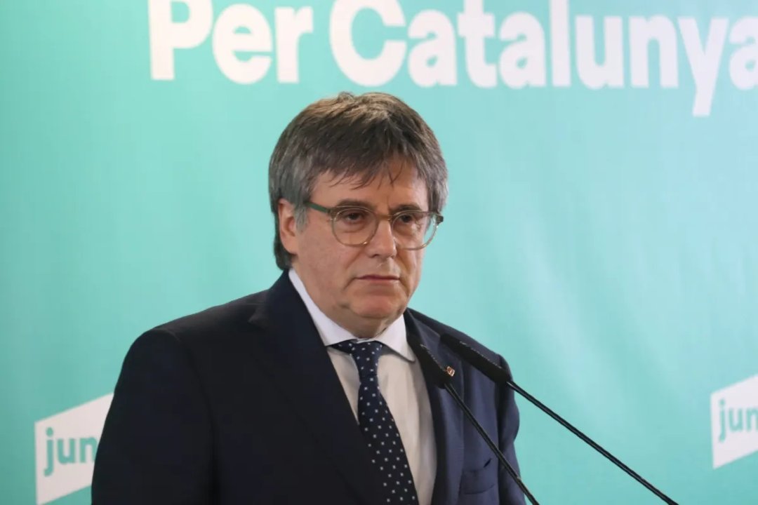 MonDiari's tweet photo. Última hora | Puigdemont celebra l’amnistia als CDR i denuncia que van ser víctimes de la “malintencionada” ‘Operació Judes’
https://t.co/3A0Zh7iBOA https://t.co/CbIkxaaAQe