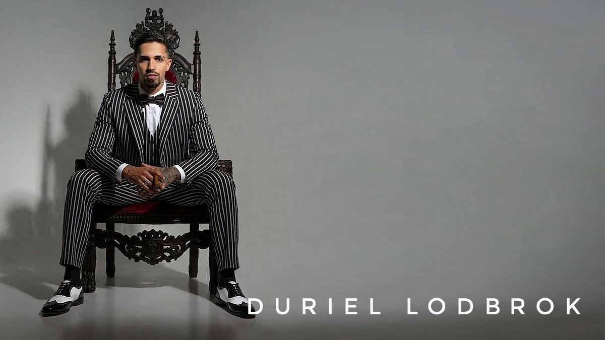 MGroup_Models's tweet photo. Gomez Addams had a weakness for passion, drama… and a little bit of trouble. Duriel is bringing that same energy back with a modern twist.
https://t.co/ye7IZnekGD
🖤🖤🖤
@duriel_1 
@Flirt4Free 
@Flirt4FreeGuys 
@batboy_batboy86 
@malecams https://t.co/FdgBDMn9nK