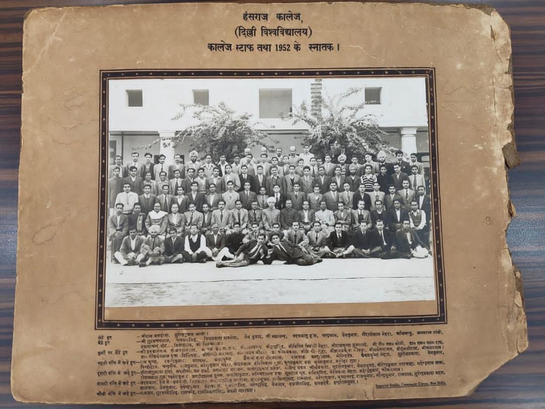 hrcduofficial's tweet photo. Have you ever wondered what life at Hansraj looked like in the '50s and '60s? 👀
The same campus, a different era. Different faces, timeless memories.
Here's a glimpse into Hansraj's past. ❤️
Let's travel back in time! 🕰️❤️
#HansrajCollege #BackInTime #CollegeMemories https://t.co/cUoonA9od2