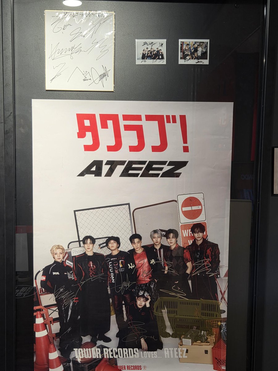 TOWER_Shibuya's tweet photo. 【#タワ渋kpop】

#ATEEZ 遂に明日に迫ったデビュー8周年🎶
タワ渋は8周年仕様で展開中です✨

サイン入りの色紙やチェキに加えて
なんとポスターも掲出中！！！！！
ぜひお写真撮りにいらしてください☺️

ATINYの皆さまのご来店
心よりお待ちしております✨

@ATEEZofficial 
@ATEEZofficialjp https://t.co/kUjbVhEzRx