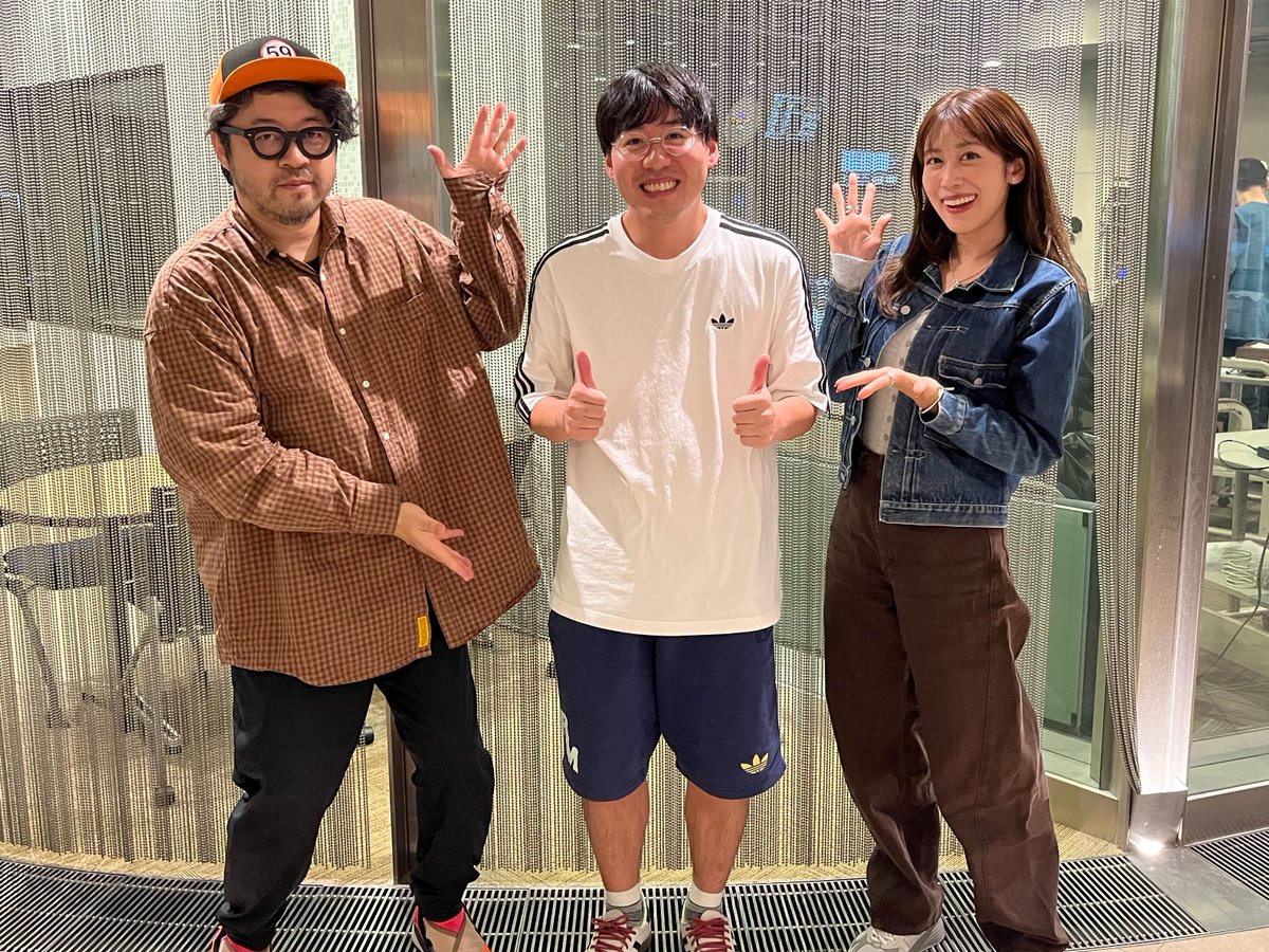 sync813's tweet photo. TikTokのフォロワーは40万人以上⚡️
高木払いさんに“タイトルの大事さ”など
日頃のクリエイティブの裏側を
教えていただきました！

スタジオ内で撮影したリールも
早速アップいただいています📲
https://t.co/NPE5TE9OFQ

📻：https://t.co/NA77KywYEx

@takagiomu
#jwave #sc813 https://t.co/O0K1bxMP94