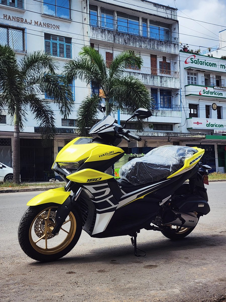 rex_maina's tweet photo. Today I got to choose the scooter for the challenge and I’ve settled on the Butterfly 150cc. 🛵

It’s an upgrade from the phased-out 125cc I initially considered, so I’m definitely not complaining. 

And of course… it had to be a Bumblebee. 🐝 https://t.co/gKeTTkilcH