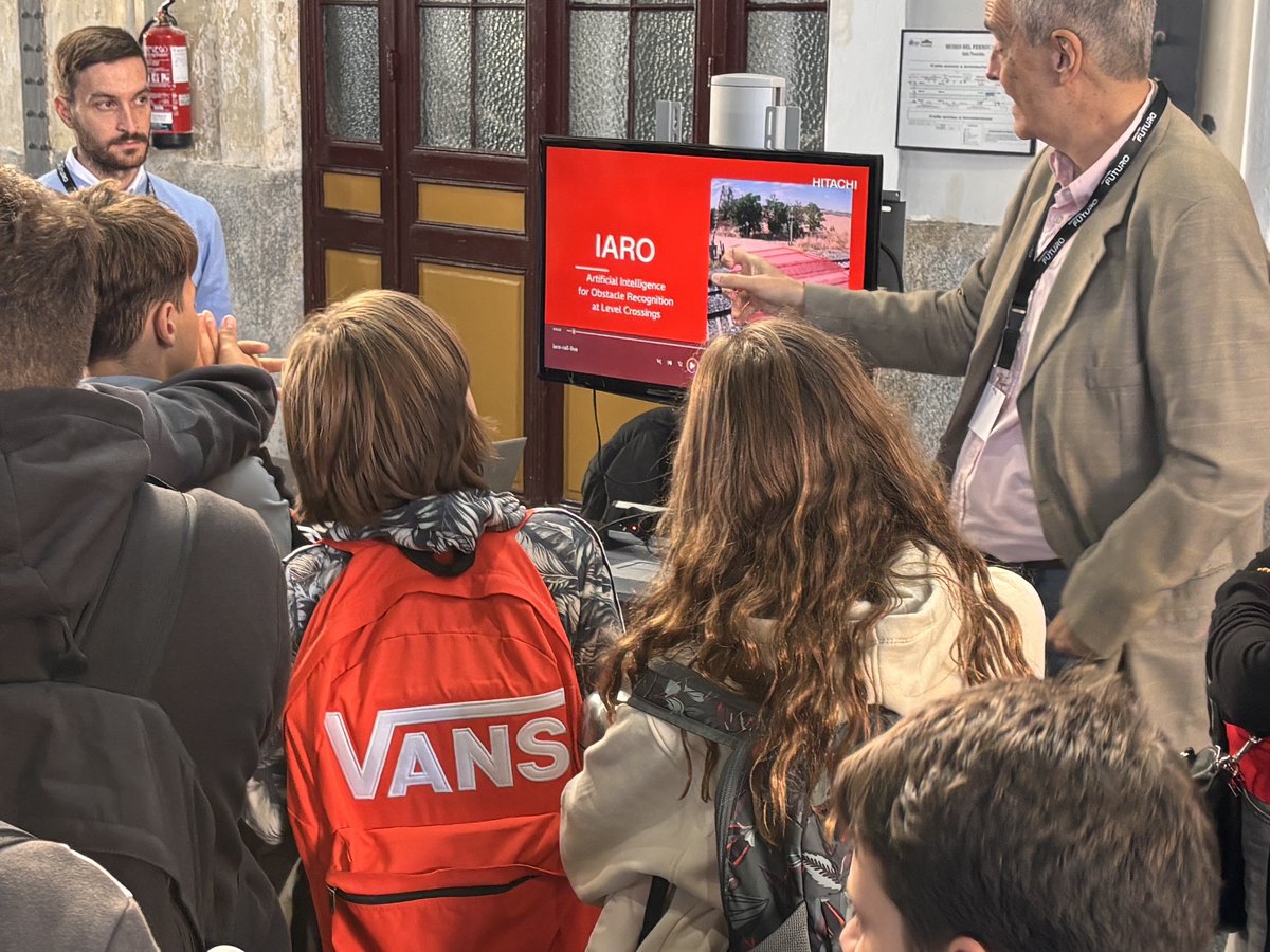 ffe_es's tweet photo. Talleres, conferencias, experiencias para disfrutar de toda la ciencia y la innovación que hay detrás de un viaje en tren 

Cientos de estudiantes ya han descubierto la feria #EstaciónFuturo y que el ferrocarril es un sector cargado de talento y futuro 

Si aún no lo conoces, estamos todo el fin de semana en el @M_Ferrocarril. Entrada libre y para todos los públicos 

Más información en https://t.co/eawddFI6hg
#SemanaDelTREN