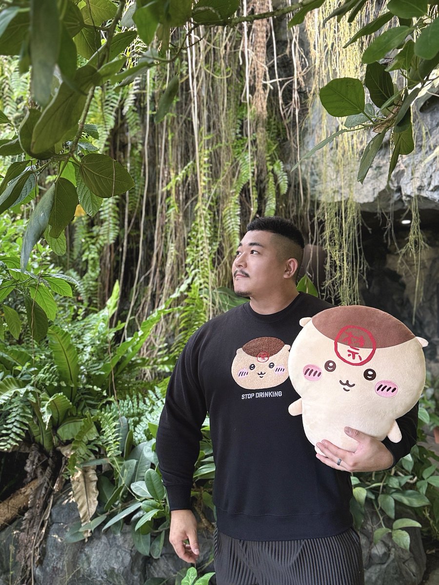kurochan0704's tweet photo. くりまんじゅう先輩と植物園🌱☘️🌴🌵🌳

#ちいかわ #くりまんじゅう https://t.co/281SKXy10P