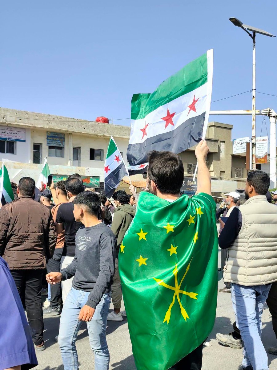 ThomasVLinge's tweet photo. Syria 🇸🇾: protests are taking place in Khan Arnabah (Quneitra governorate) today, very close to the Israeli line, following the murder of a disabled men by Israeli forces in nearby Daraa. https://t.co/O3Vhx8NnJ1