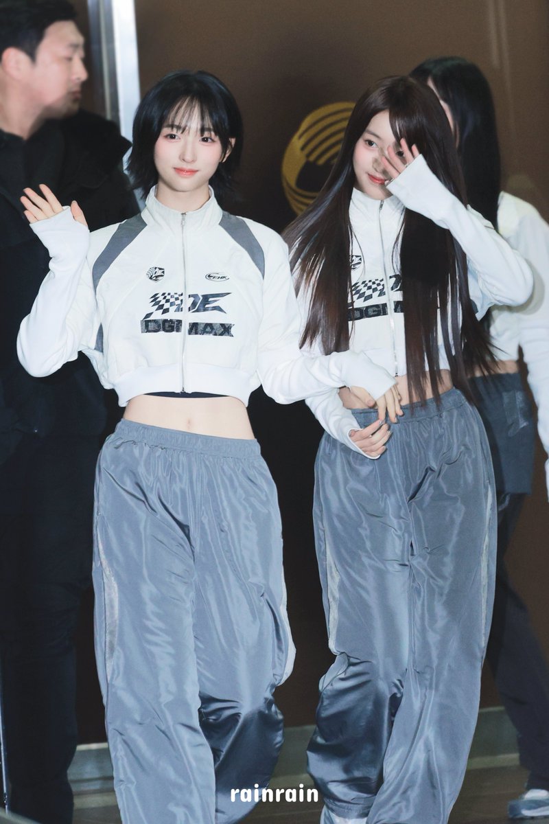 rainrain101106's tweet photo. 261023 👭🩵

#A2OLITE #XILI #시리 #vora #보라 https://t.co/feEu38J21d