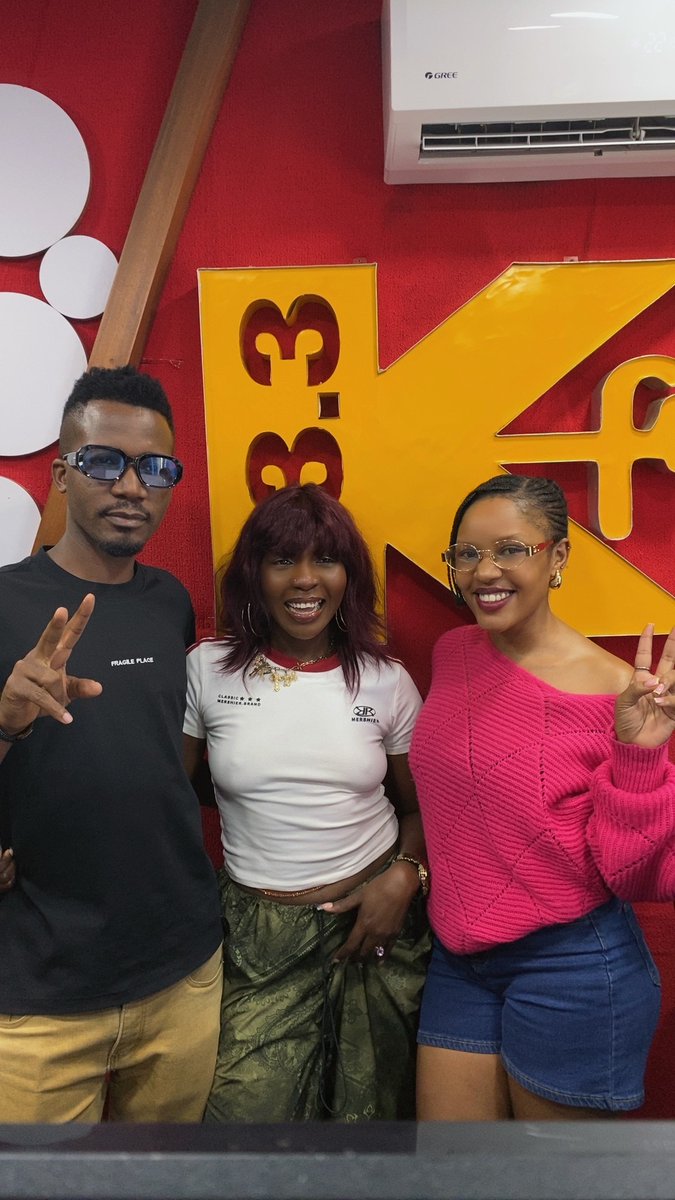 933kfm's tweet photo. Thank you @KaroleKasita, for coming through.

#DHook with Aggie Uwase &amp; @deejay_meek. https://t.co/Qt1OvipaFG