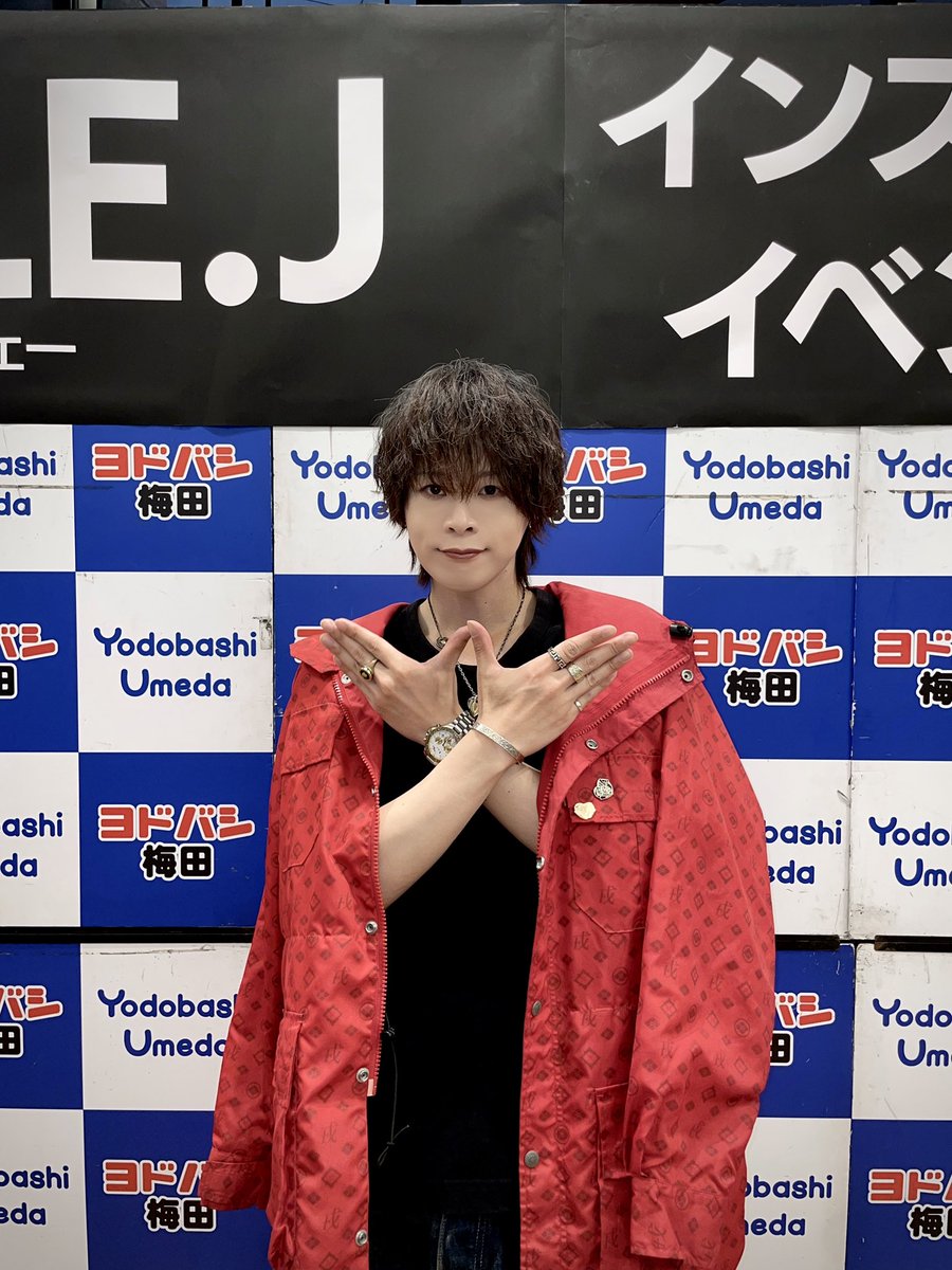 VELLE_yusuke's tweet photo. ヨドバシさんありがーー！と！
雨も耐えてよかたよーーーーー
明日はお久しぶりの森ノ宮キューズモールさんで🎤
明日もライブまでに雨やむみたいなので！対よろです！！！！！

Zeppまであと7週間🔥

#ベルエージェー https://t.co/hPgDnLEr0D