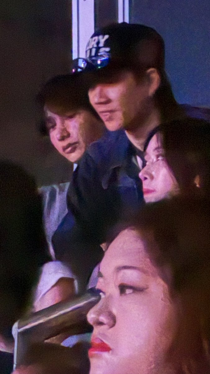 ifntloved's tweet photo. ออฟกันวะ นี่ร้อง#LYKNReflexionConcertD1 https://t.co/Uqfisnzfhu