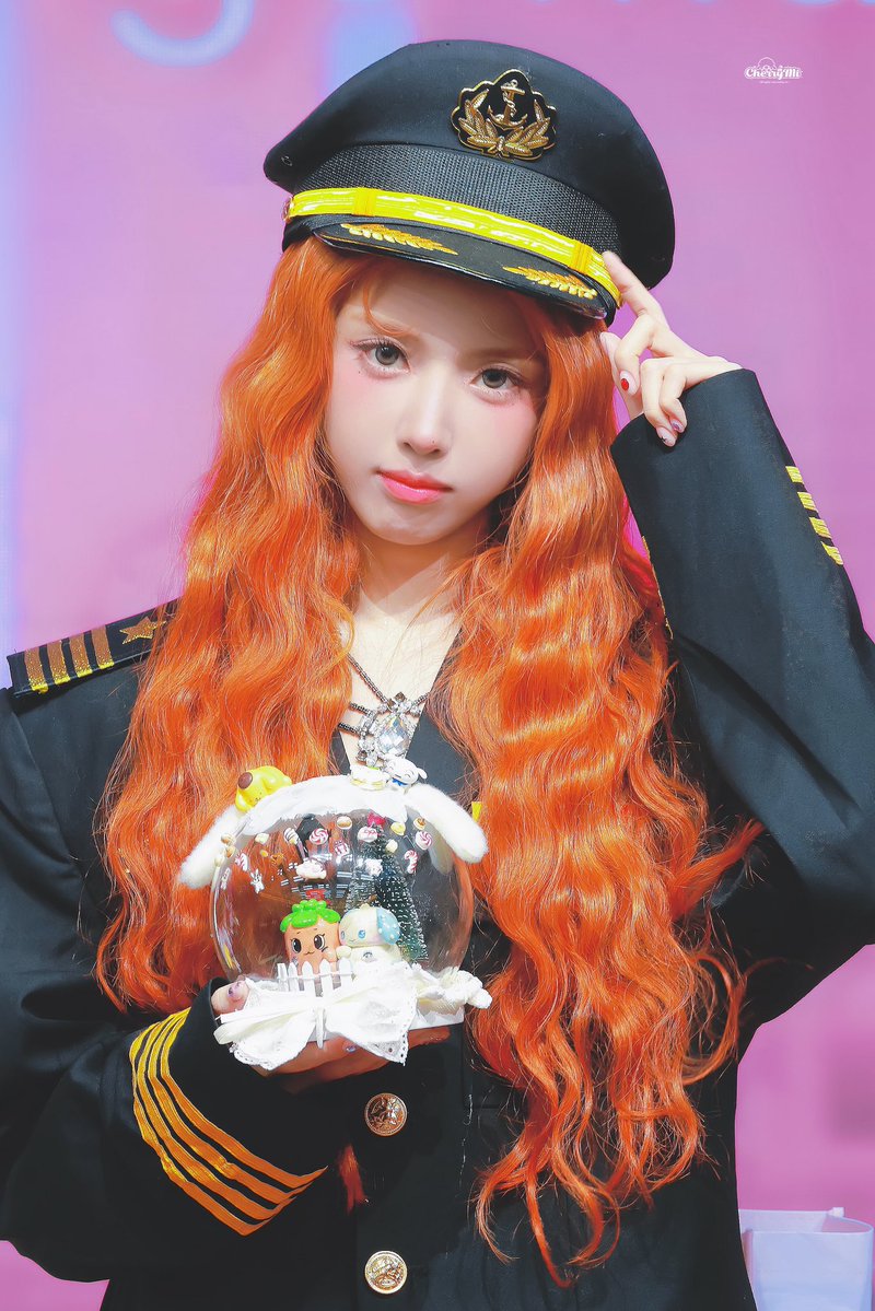 lasteribia's tweet photo. #kkiyurot as mba pilot dan mas pramugara ^——^ https://t.co/aUELPaGrs2