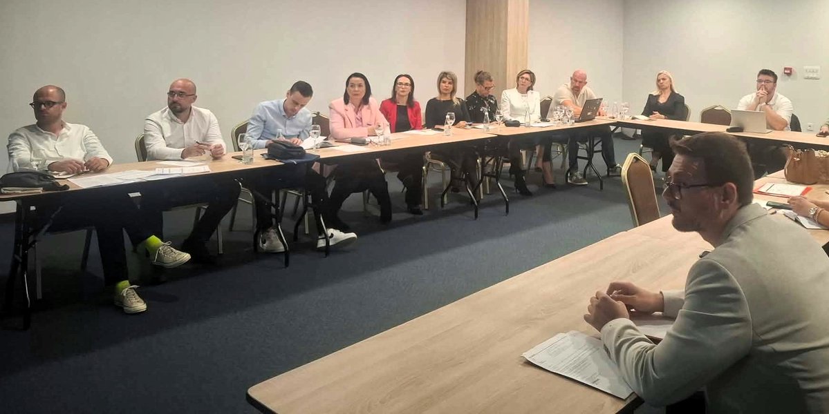 UNDPBiH's tweet photo. From methodology to practice: Tuzla and Vogošća worked on action plans in Neum to apply the Gender Equality Seal for Public Institutions in local governance.

Supported through #GEA, funded by 🇪🇺🇩🇰🇸🇪.

@UN_BiH @unwomenbih @UNFPABiH @UNICEFBiH @SwedenBiH @eubih @DKAmbBiH https://t.co/i62e9ZojvB