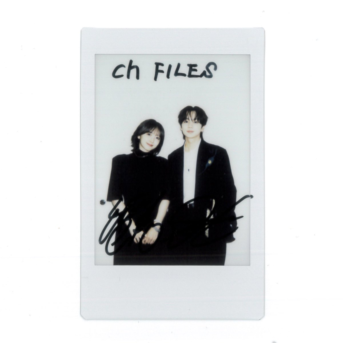 ch_kansai's tweet photo. 【プレゼント🎁】

#吉野北人 さん
#鈴木愛理 さん
サイン入りチェキ1名様に✨

本日10/23(金)より公開の映画『#昨夜は殺れたかも』の撮影の裏側や、おふたりが高校時代についた小さな嘘、そして特集テーマ「自分をかえてくれたもの」についてお聞きしています。

【応募方法】11/30(月)締切
1️⃣@ch_kansai をフォロー
2️⃣本投稿をRP

10/20より高校図書館で順次配布