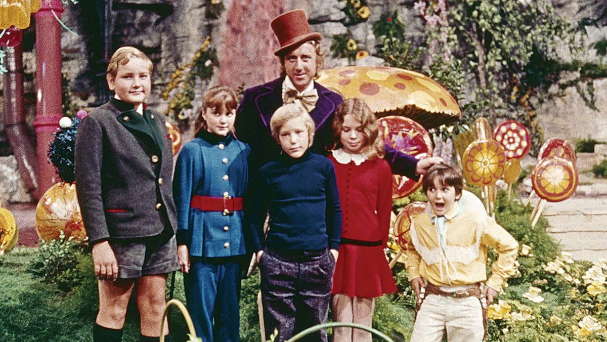 mori_identity's tweet photo. 【演繹の星】

フラバルーの衣装モチーフは
映画《夢のチョコレート工場 (Willy Wonka
&amp; the Chocolate Factory)》(1971年)だと思われます https://t.co/RFY27W1EXO