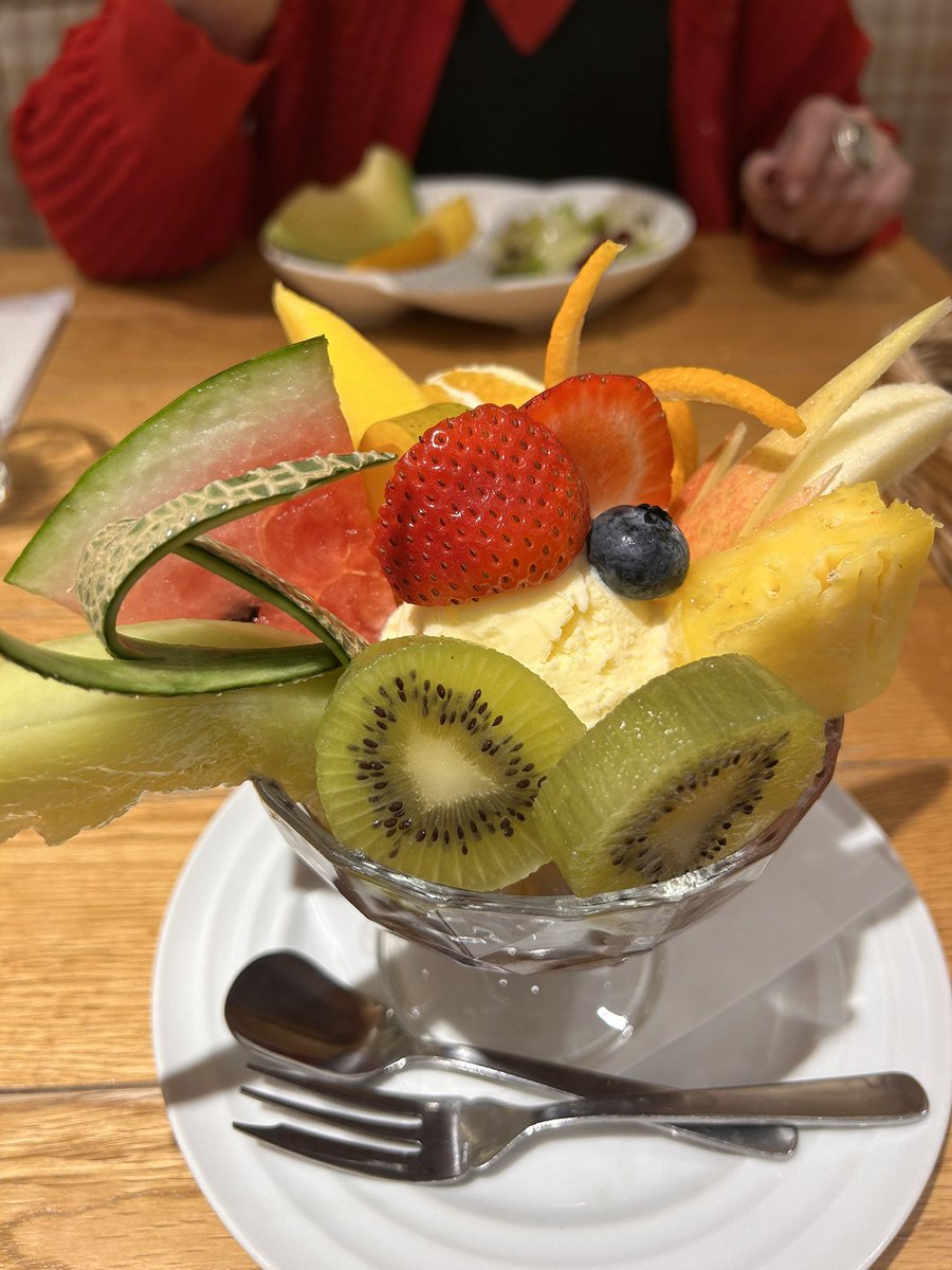 1_ilxs's tweet photo. 思いがけずの特別カーテンコールで、桐山照史さん見れてうれしうれしのフルーツあんみつ♡

#ミス・サイゴン https://t.co/0NJDvLBjA7