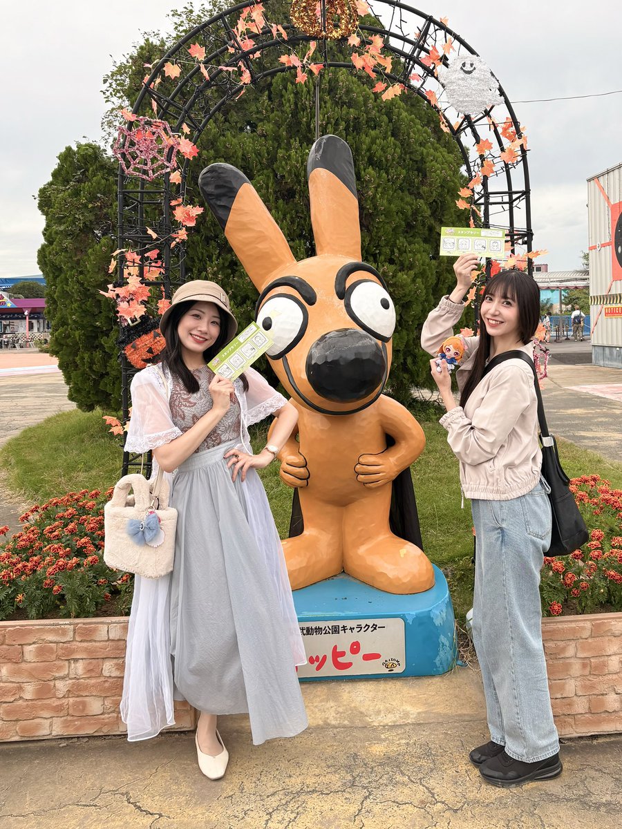 risukosasakama's tweet photo. るかちゃんと東武動物公園に行ってきたよ🐧🐏
スタンプラリーしたり動物みたり楽しかったー大満喫❣️

パネルの前で女の子が「紫の髪の子が好き！ペンギンの！」と指差していて
ありがとう〜〜が溢れ出てしまった。
突然ごめんね…🙏

#アイカツ https://t.co/QzTu5R9fsl
