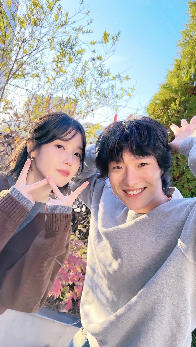 hijack_dnwm's tweet photo. 씨발.하 승연이 마지막에 뭔 포즈한거냐면 이거한거임 씨발 하하하 https://t.co/lBKiUIYBv7