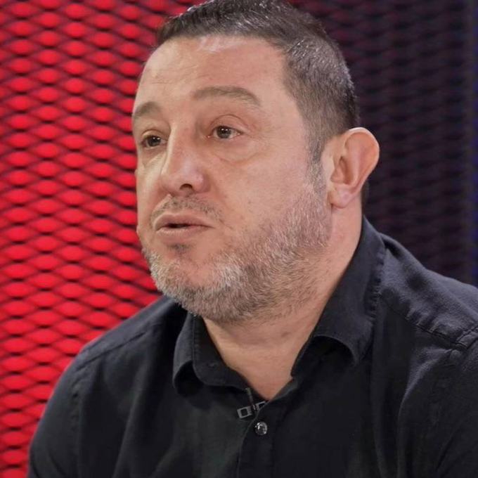 KitAjans's tweet photo. Nihat Kahveci: (TFF Başkanı'nın Sergen Yalçın açıklaması)

"Vallahi artık bunaldım, sıkıldım. Ayakla basket atmanın futbolla ne alakası var?  

O zaman leblebiyi havaya atıp ağzıyla tutabilene de 20 yıllık sözleşme verin. Bu nasıl bir kriter?" https://t.co/1GSoLVun9o